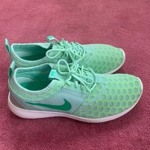 Nike Juvenate Running Sneakers